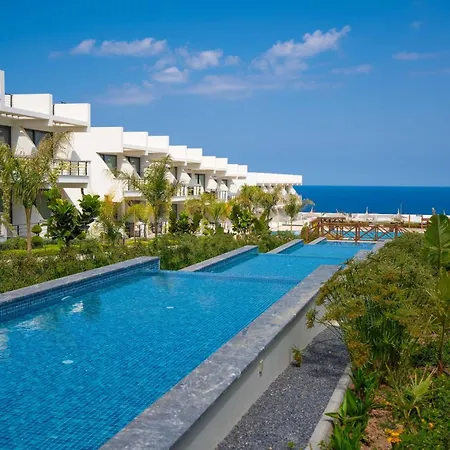 Daire Serene Getaway With Pool View *