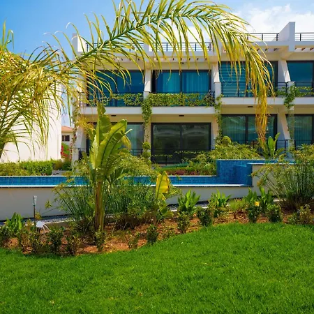 Serene Getaway With Pool View Kalogrea