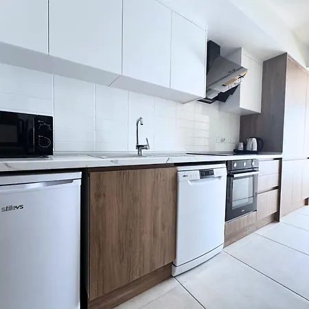 Daire Serene Getaway With Pool View Kalogrea