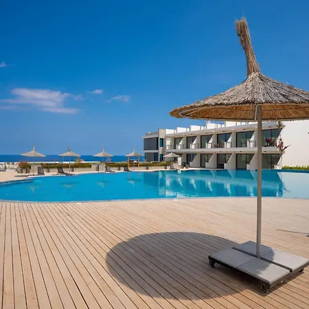 Serene Getaway With Pool View * Kalogrea