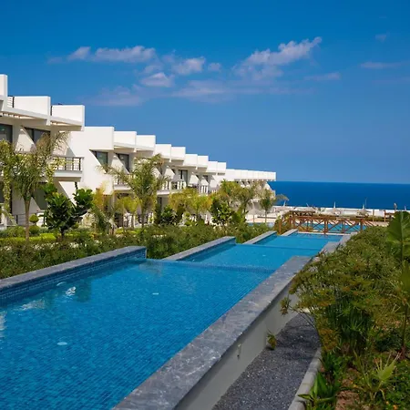 Serene Getaway With Pool View Apartment Kalogrea